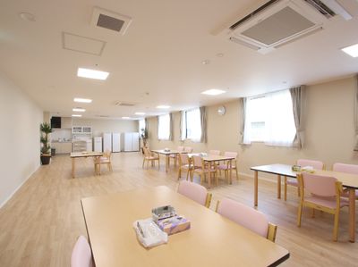 ゆとりのある明るい食堂