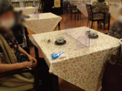 落ち着いた雰囲気の食堂