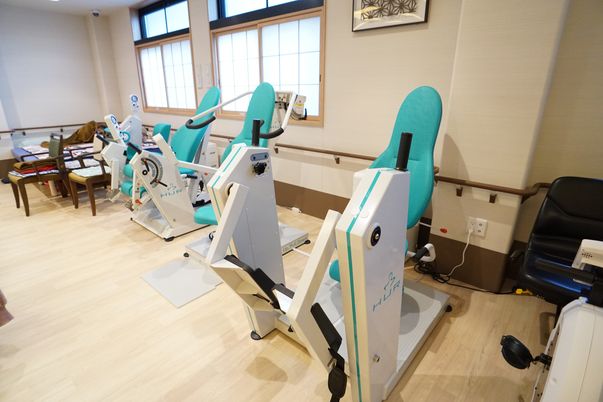 機能訓練用器具が設置された部屋