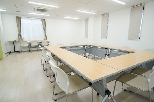 多目的室の机と椅子