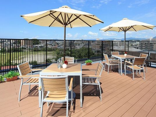 屋外のテラススペース