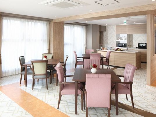 洗練された食堂の内観