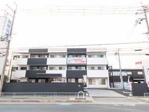 白黒モダンな建物外観