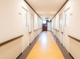 清潔感ある明るい廊下