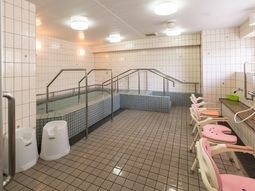 清潔感ある広々とした浴室
