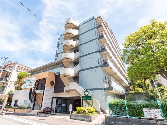 都会的な建物の外観