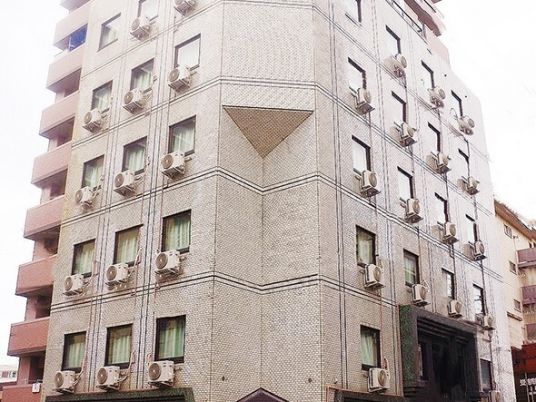 多階層の建物のエントランス