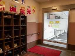 エントランスの温かい雰囲気