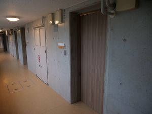 廊下の設備とエレベーター