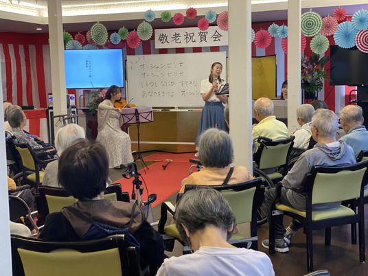 演奏会が行われている広間