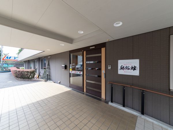 屋根付きの出入口  