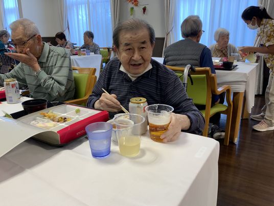 のんびりとした食事風景