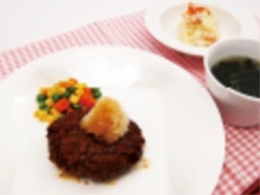 彩りの良い食事提供