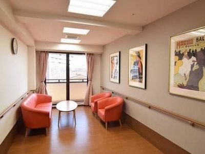 暖色系の居室空間