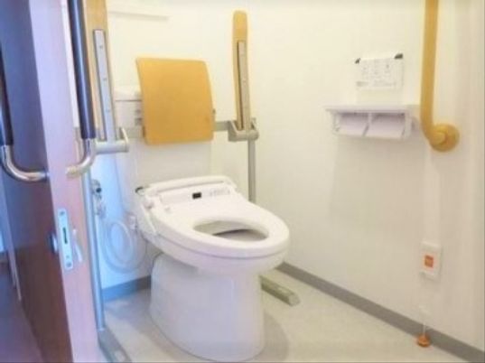 手すり付きトイレ空間