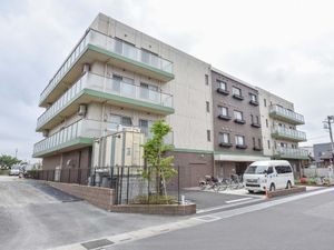 広々とした建物の外観