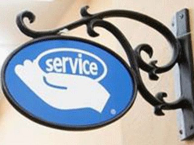 サービス案内の看板 表示板 おもてなしの心が伝わるサービス案内所を設けており、訪れる皆様を温かく迎え入れます。