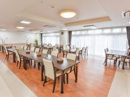 明るいダイニングスペース