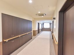廊下の明るい空間