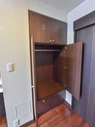 居室の木製クローゼット