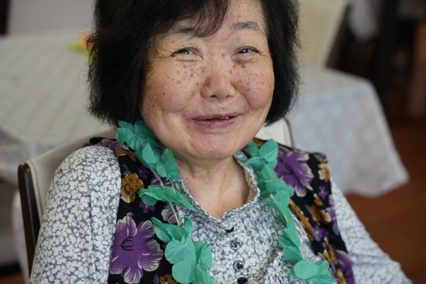 笑顔の高齢者の様子