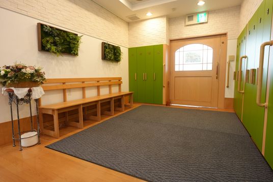 明るく清潔感のある廊下