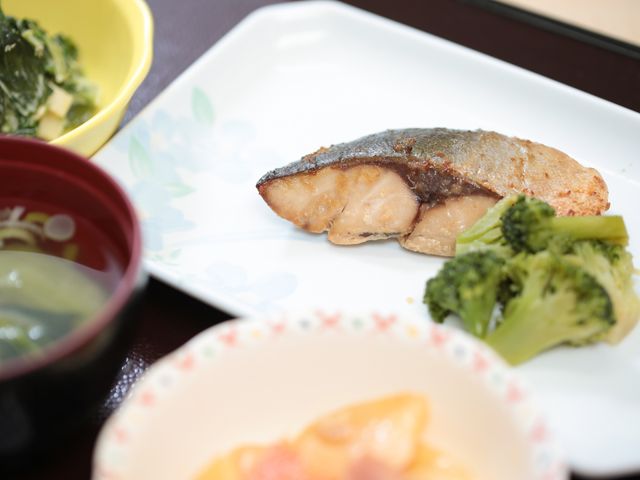 和食の食事セット 食事 栄養バランスが考えられた和食の献立です。健康を支える美味しいお食事を提供しています。