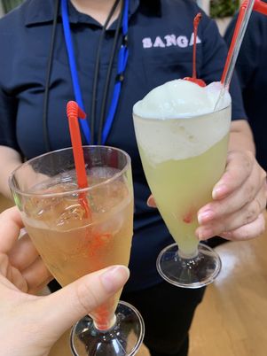 スタッフとドリンク