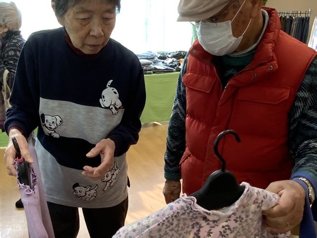 ケアの現場での作業 多目的室 居心地の良い空間で、利用者様の生活支援を行っていただきます。手厚いケアを提供するやりがいのある仕事です。