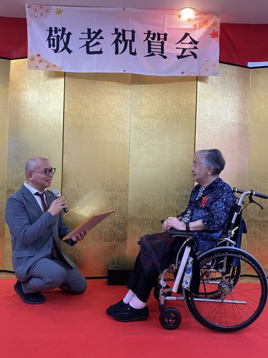 祝賀会での交流