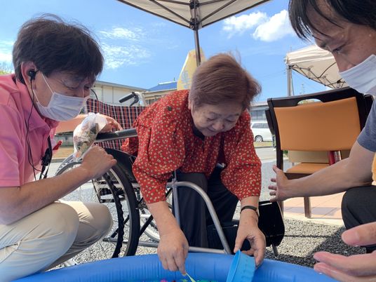 和やかな交流の場