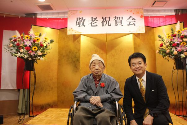 祝いの場面の室内