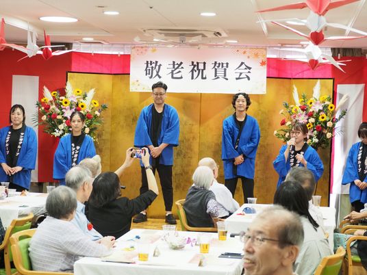 敬老祝賀会の写真展示