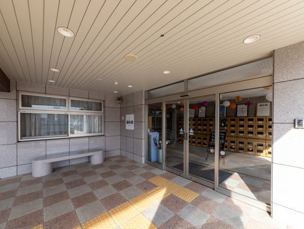 明るいエントランス  