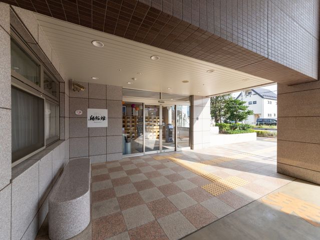 明るいエントランス  