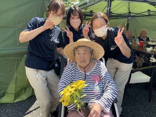 スタッフと住人が交流する庭