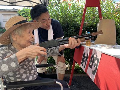 射的を楽しむ様子