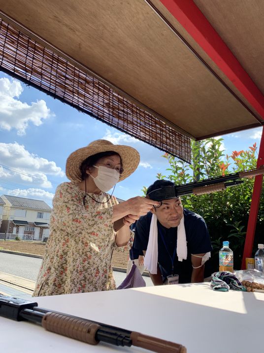人々の交流が見える庭