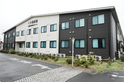 モダンなデザインの施設外観
