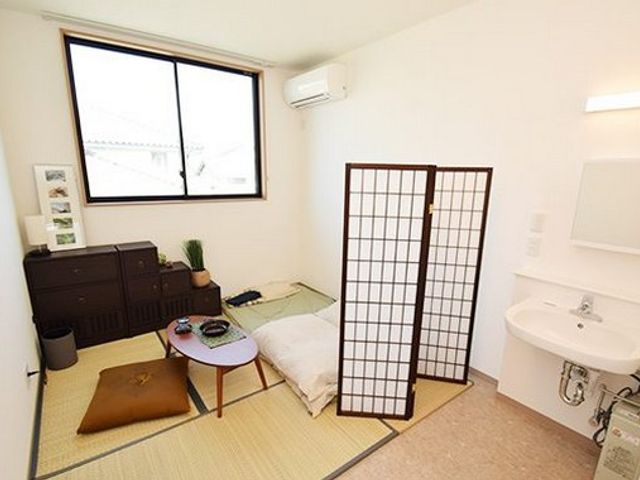 落ち着いた空間の居室 居室 心をこめてお手入れする和の空間。入居者様の安らぎの場所を提供していただける方、お待ちしています。