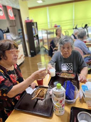利用者たちの昼食風景