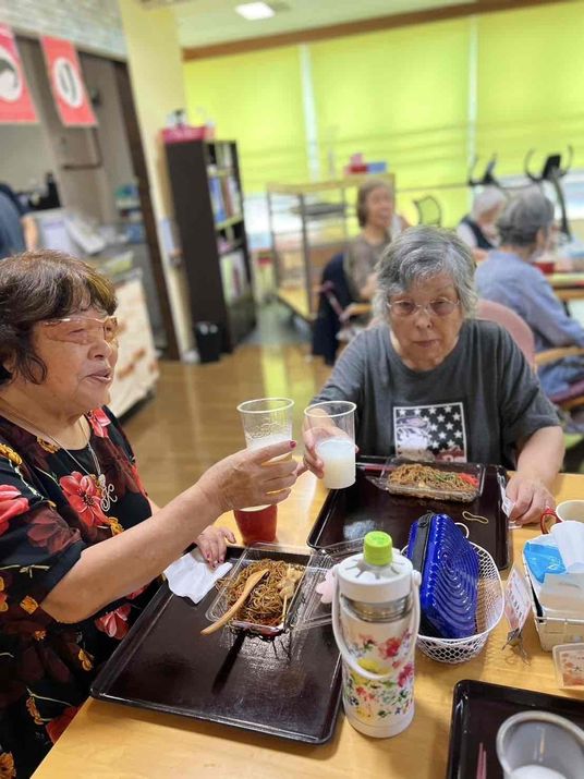 利用者たちの昼食風景