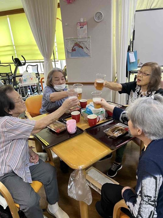 楽しそうに過ごす様子の居室