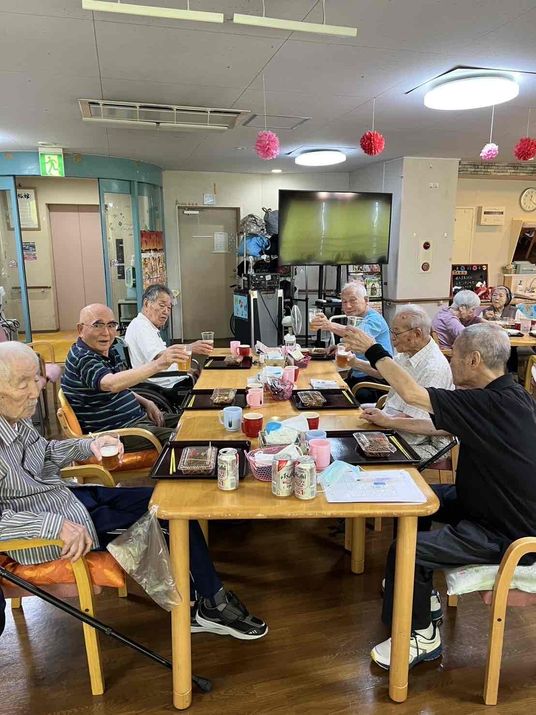 和やかな食事風景