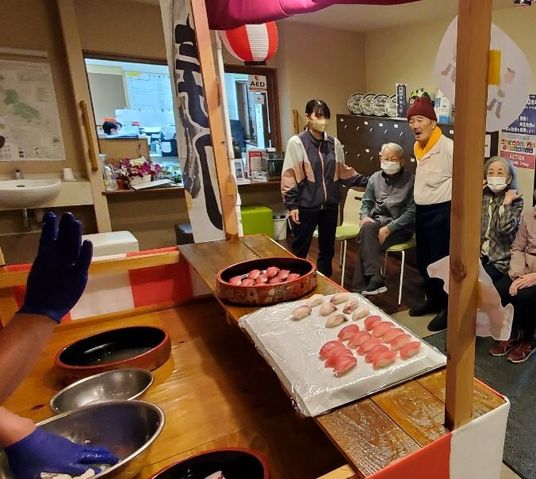 賑やかなイベントの部屋