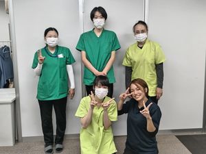 笑顔のスタッフ集合  