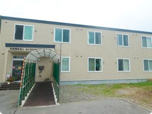 建物正面の外観  
