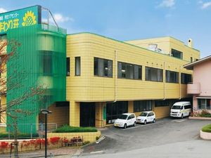 明るい外観の建物  