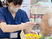 食事介助の様子