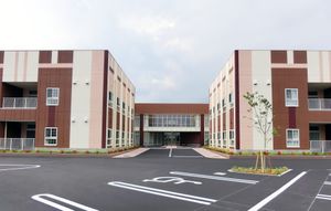 広々とした建物の外観